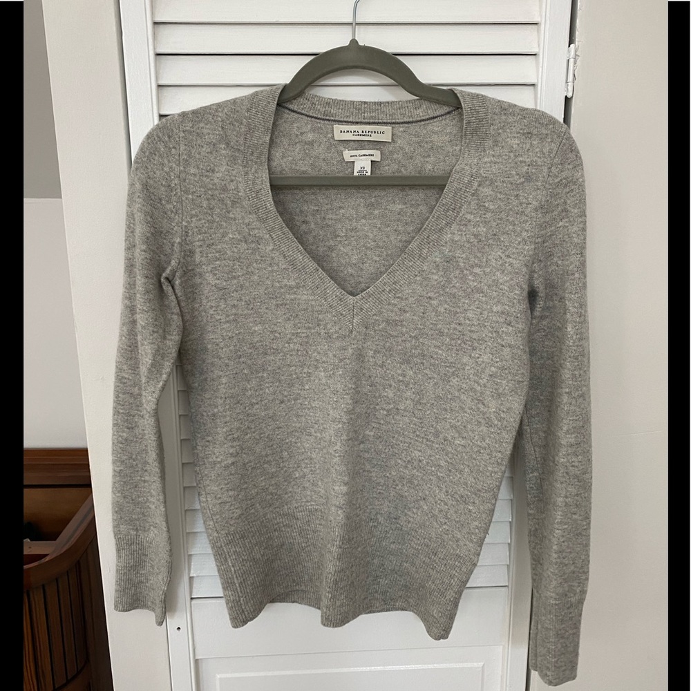 Beautiful Gray 100% Cashmere V-Neck Sweater